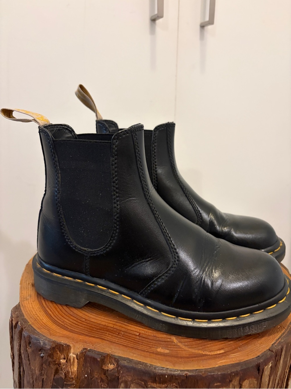 Dr. Martens 2976 Black Leather Chelsea Boots Women’s Size 6